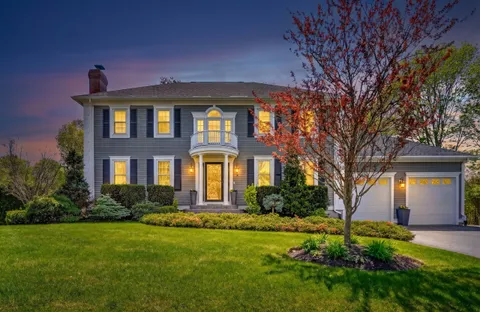 $1,265,000 | 2 Heritage Lane, Saugus, MA 01906