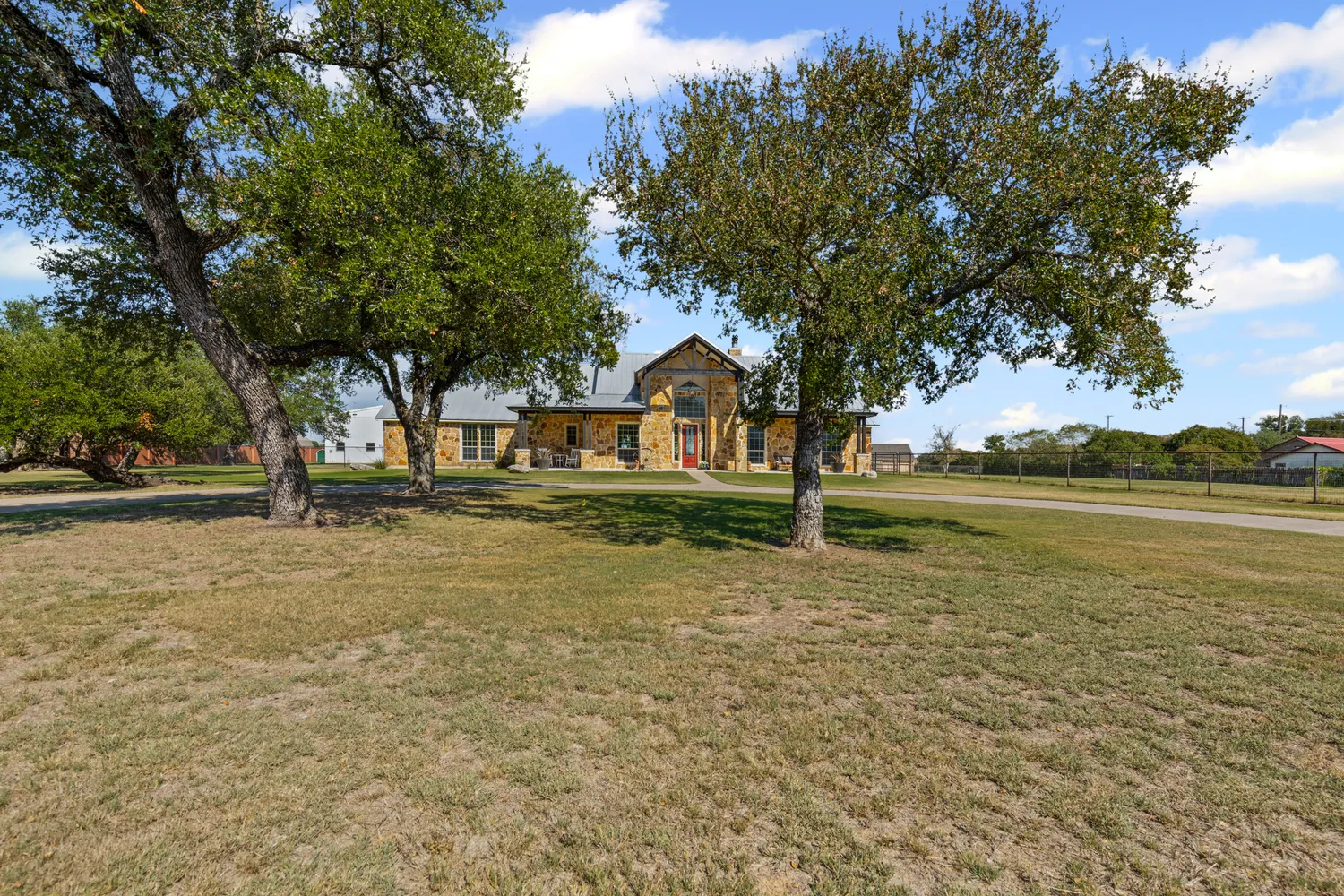 $1,049,000 | 216 Megan Court, Hudson Oaks, TX 76087