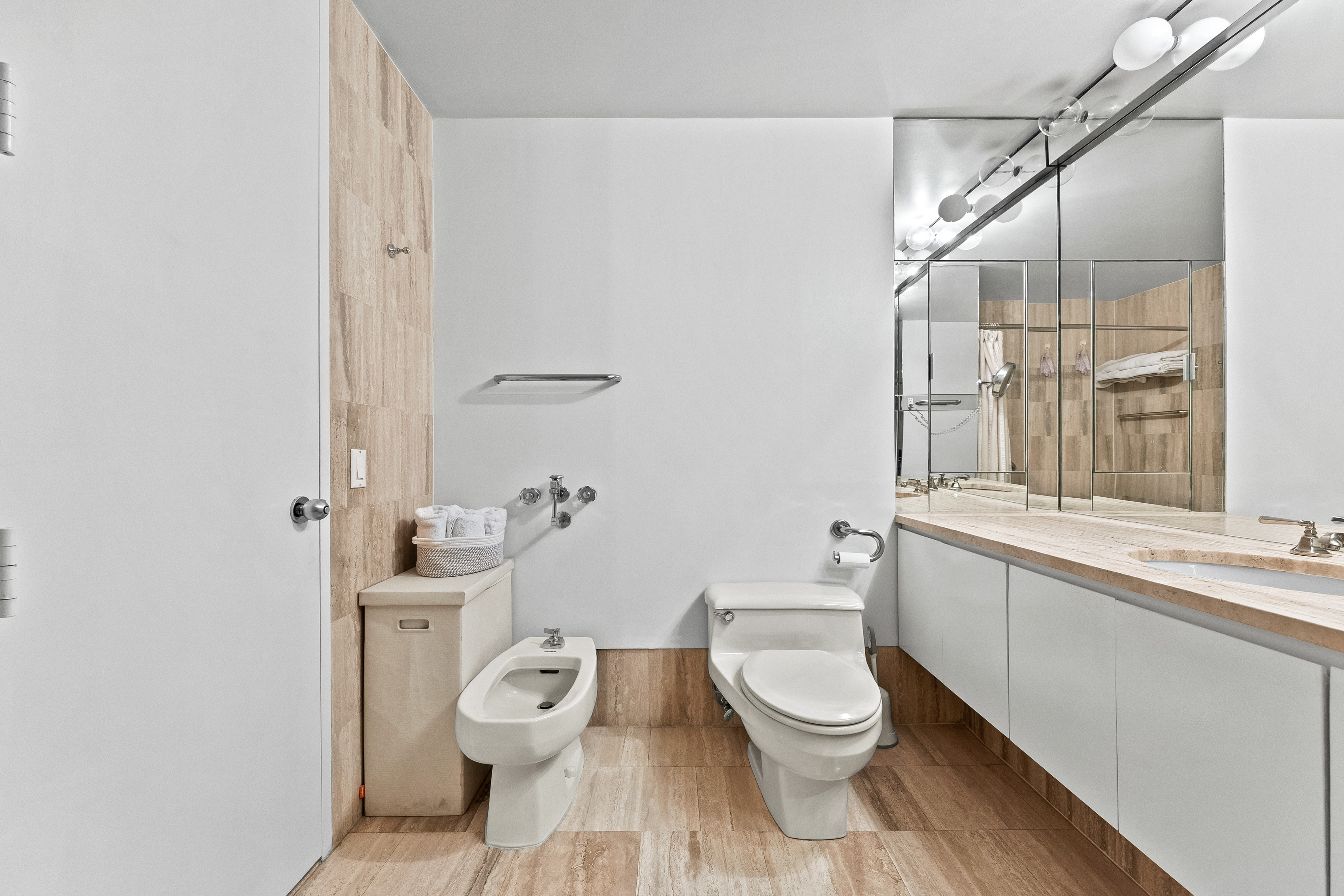 15 West 53rd Street, Unit 19C Manhattan, NY 10019 - Photo 8 of 15