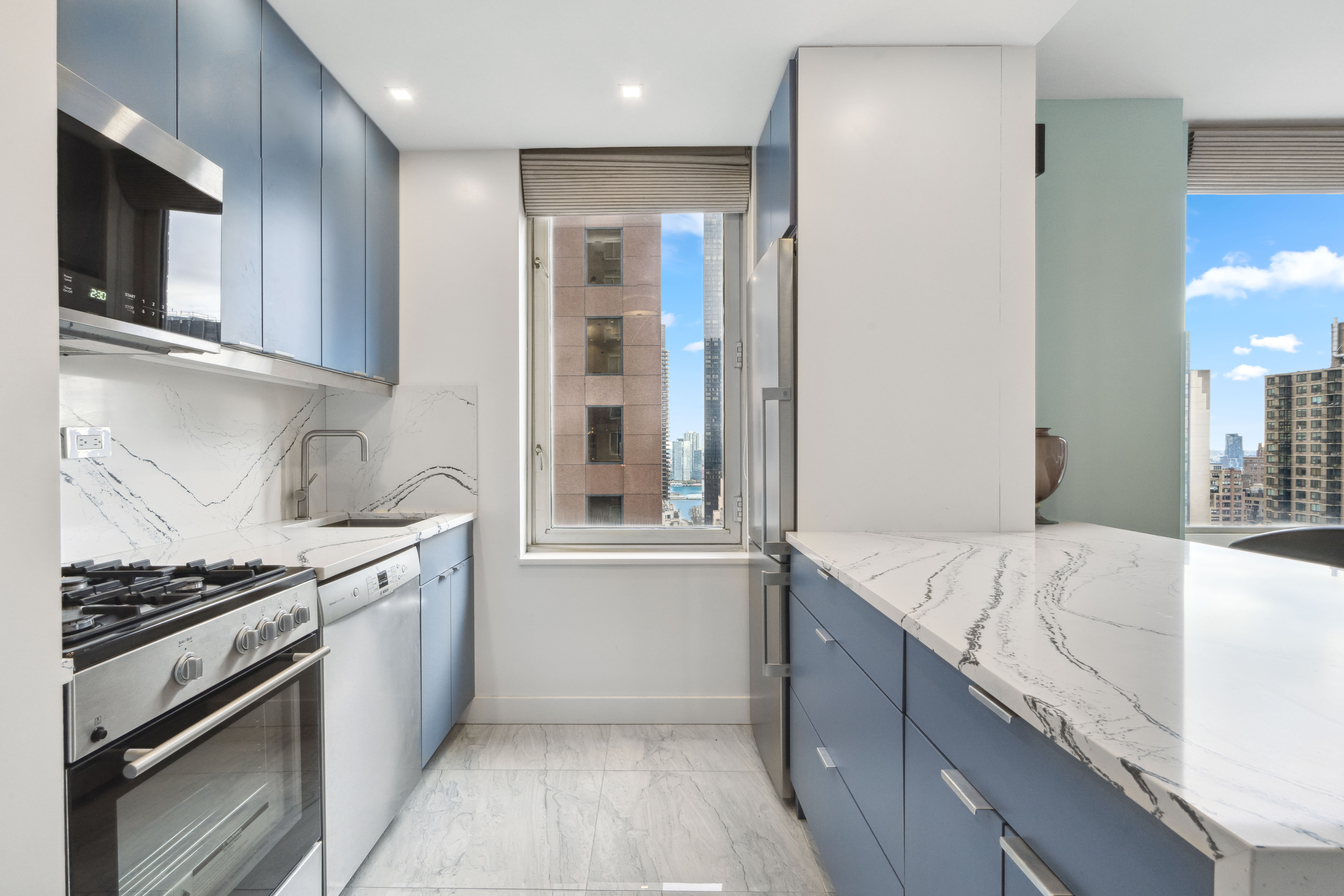 145 East 48th Street, Unit 29F Manhattan, NY 10017 - Photo 3 of 7 Gallery Image 3