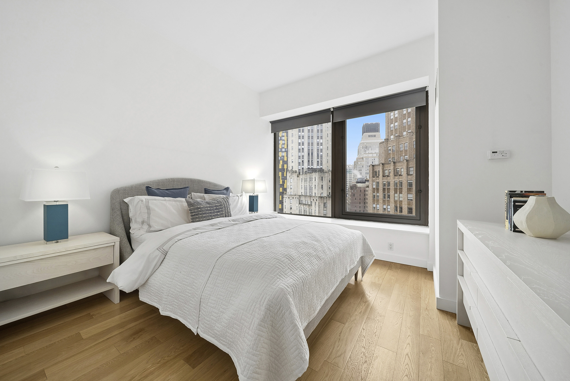 75 Wall Street, Unit 30G Manhattan, NY 10005 - Photo 4 of 9 Gallery Image 4