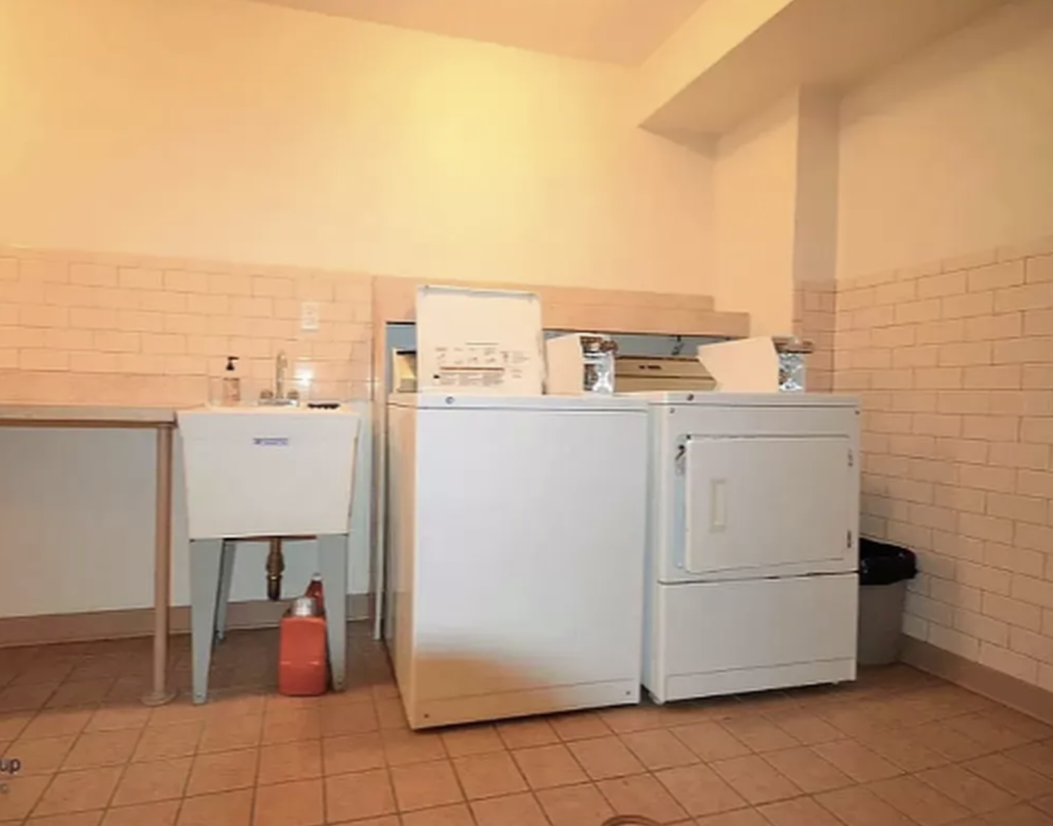 713 Metropolitan Avenue, Unit 2R Brooklyn, NY 11211 - Photo 5 of 5 a utility room with dryer and washer