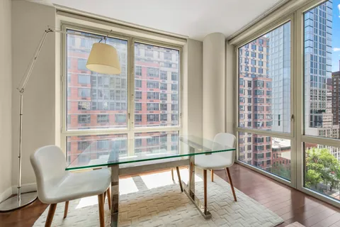 $1,150,000 | 225 East 34th Street, Unit 11H | Murray Hill