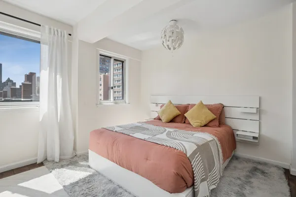 $515,000 | 401 East 65th Street, Unit 9C | Lenox Hill