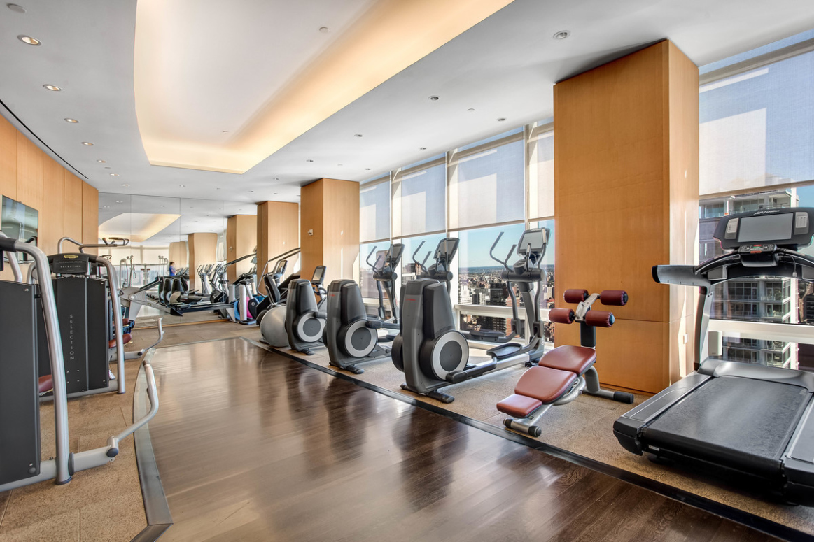 151 East 58th Street, Unit 38A Manhattan, NY 10022 - Photo 11 of 13 a gym room with lots of gym equipment