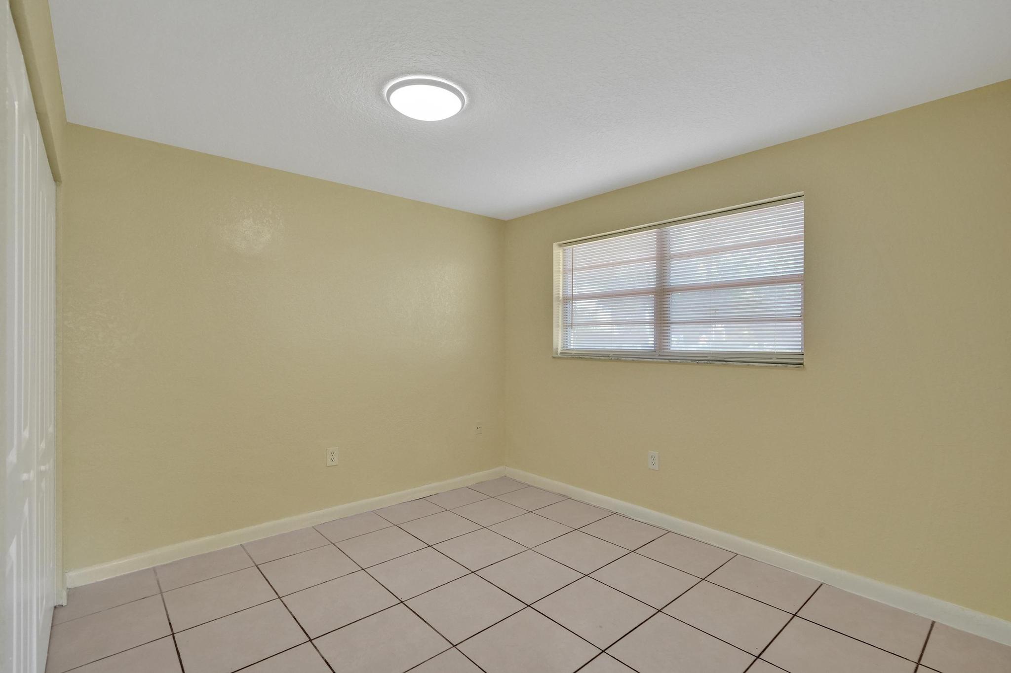 1101 Prospect Road Fort Lauderdale, FL 33309 - Photo 25 of 34 an empty room with windows