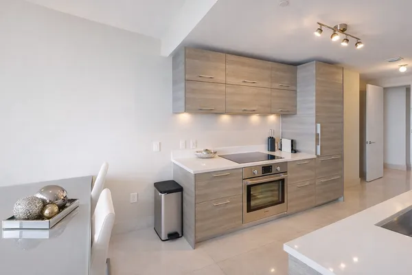 $889,000 | 650 Northeast 32nd Street, Unit 2005, Miami, FL 33137