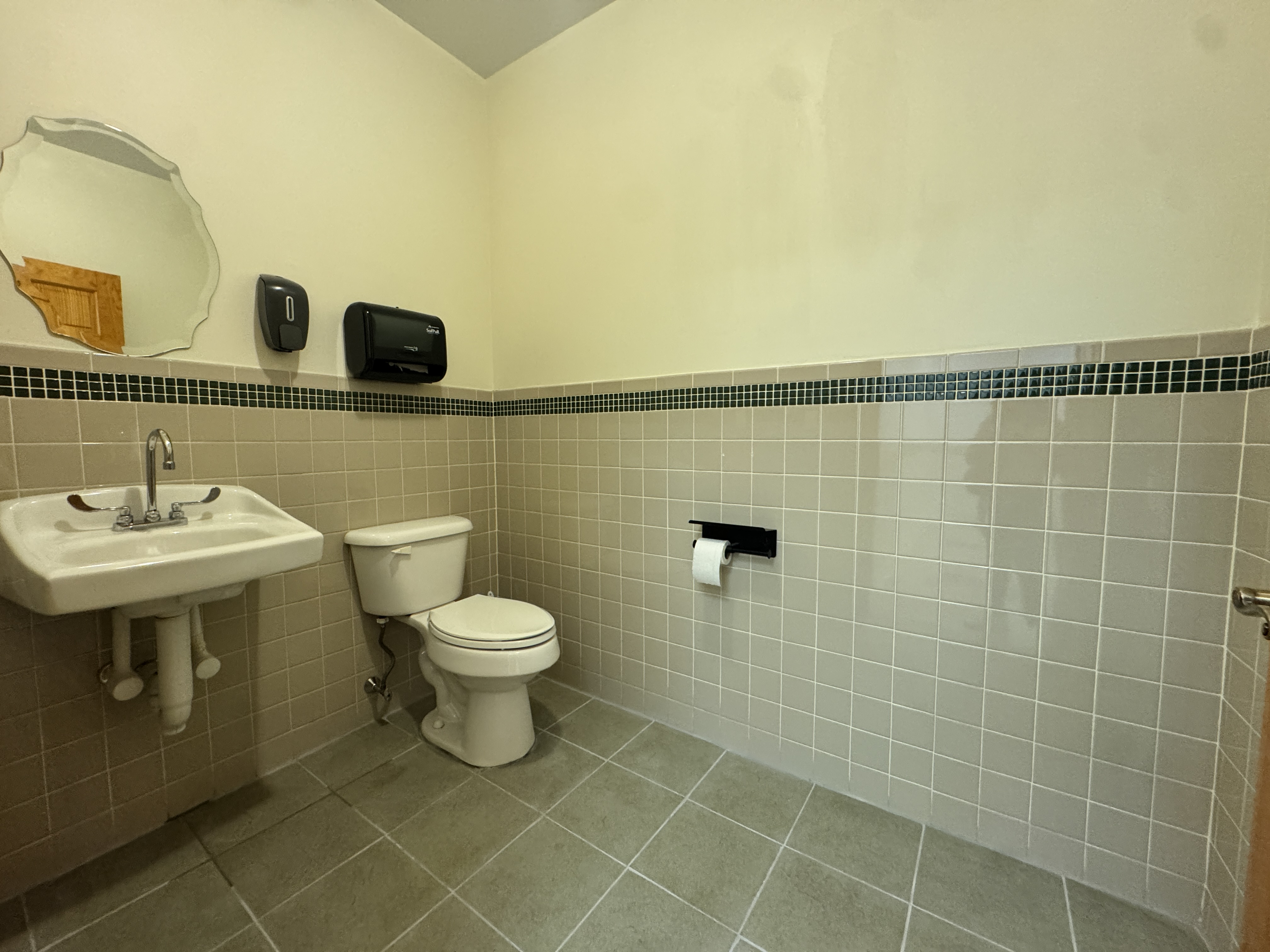 406 15th Street, Unit M1 Brooklyn, NY 11215 - Photo 15 of 19 a bathroom with a toilet a sink and mirror