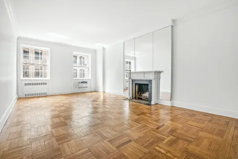 $1,295,000 | 25 East 69th Street, Unit 4A | Lenox Hill
