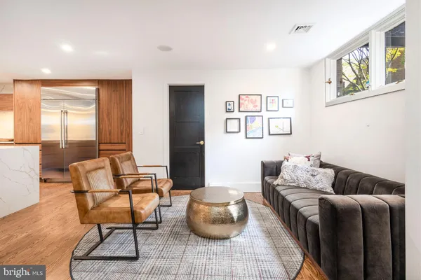 $1,795,000 | 283 Locust Street, Philadelphia, PA 19106