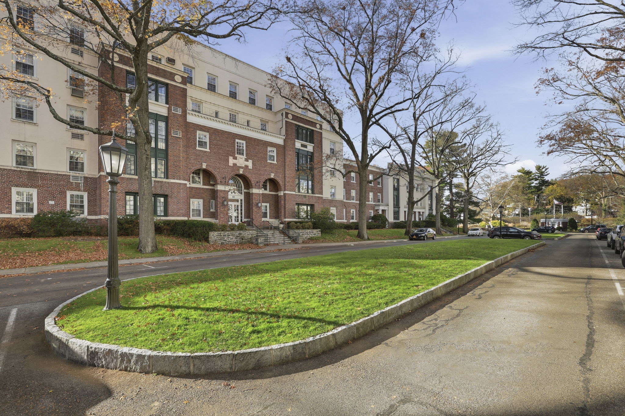 10 Brooklands, Unit 1H Bronxville, NY 10708 - Photo 31 of 35