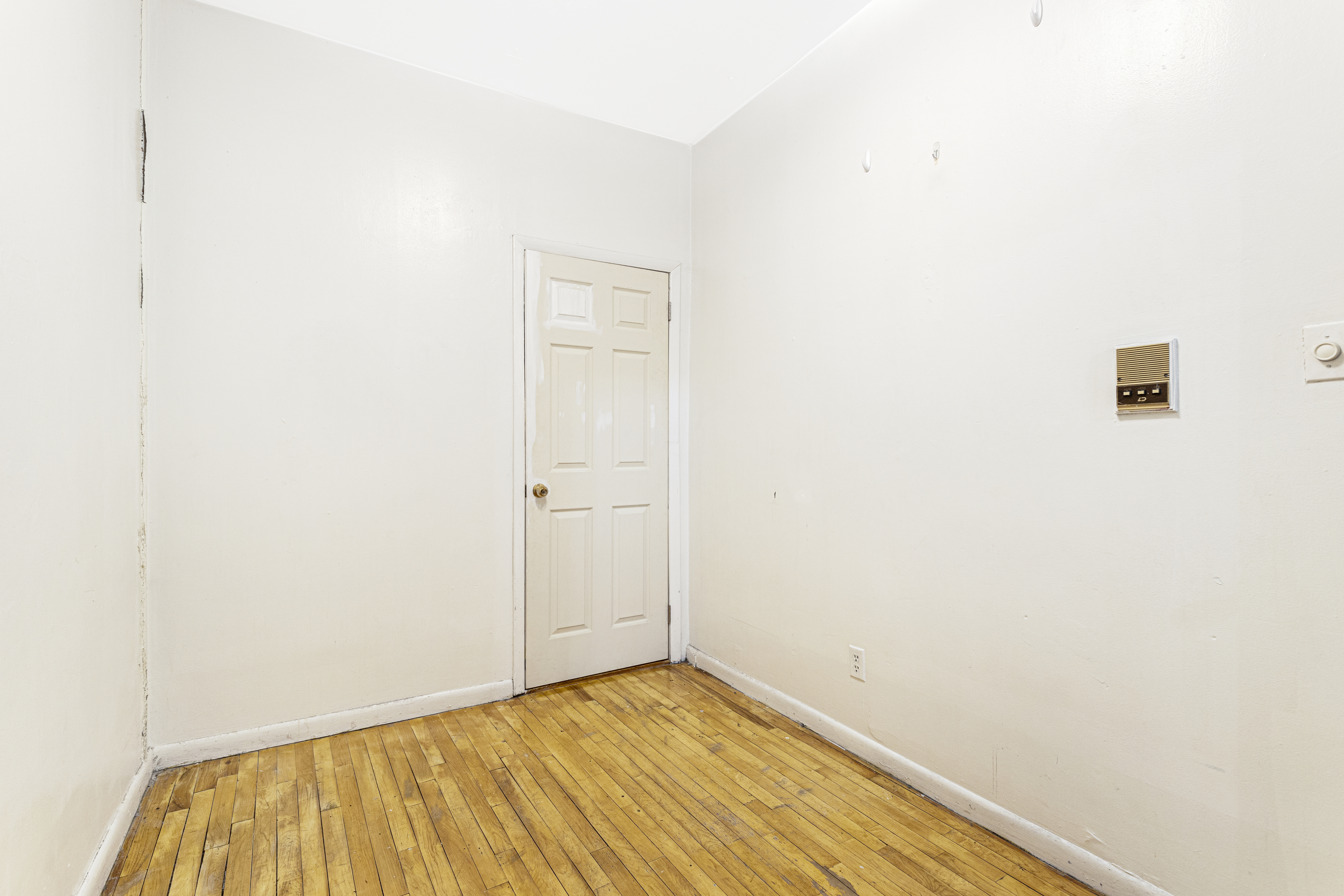 East 9th Street Manhattan, NY 10003 - Photo 5 of 10 Gallery Image 5