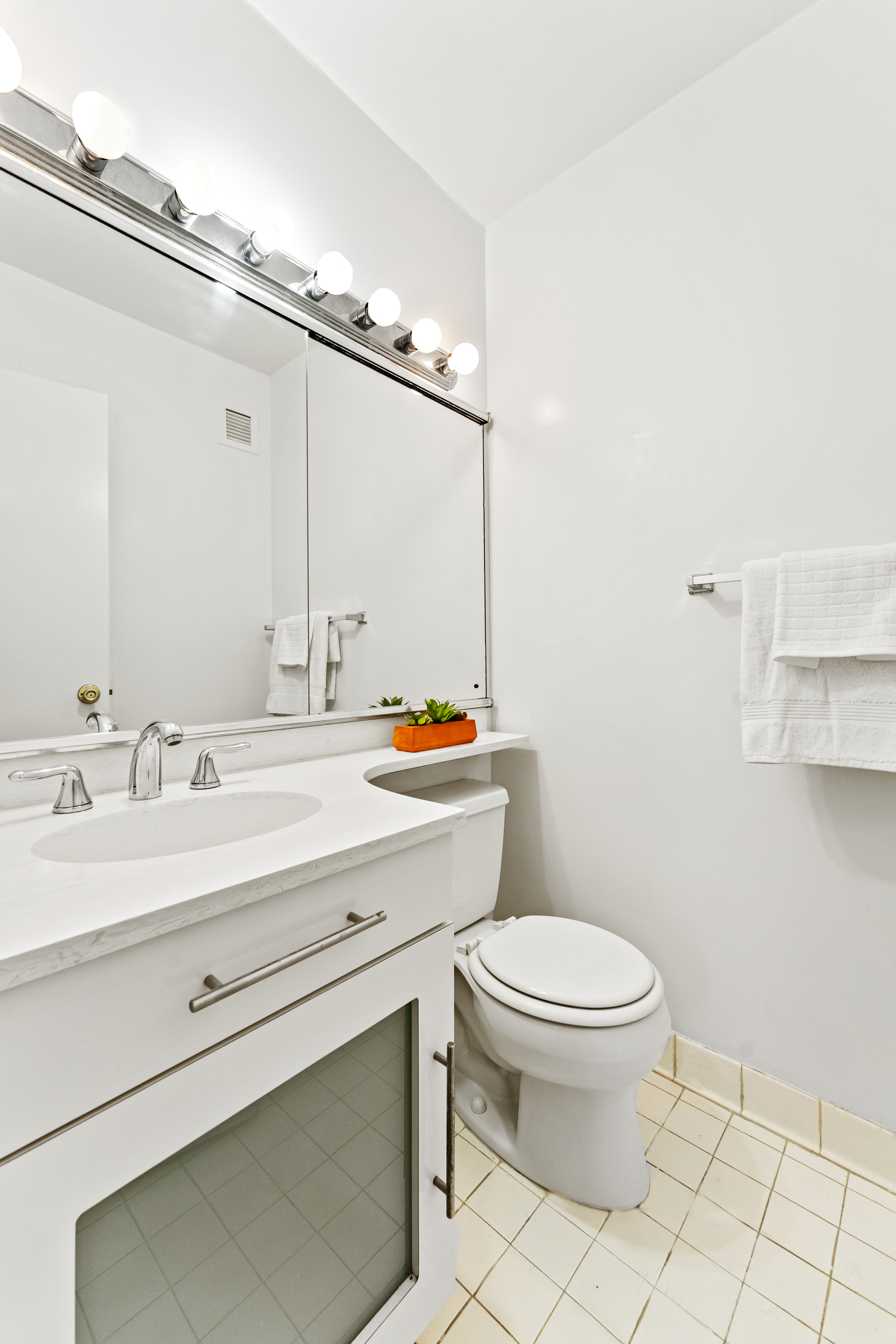 300 East 54th Street, Unit 20D Manhattan, NY 10022 - Photo 11 of 18