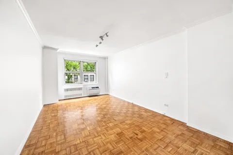 $785,000 | 1199 Park Avenue, Unit 3G | Upper East Side