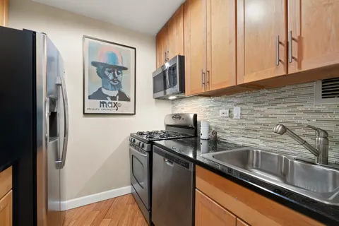 $655,000 | 2025 Broadway, Unit 15C | Upper West Side
