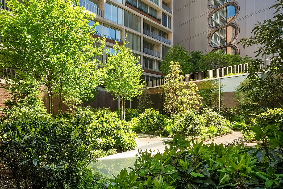 527 West 27th Street, Unit 4C Manhattan, NY 10001 - Photo 15 of 25 a view of building