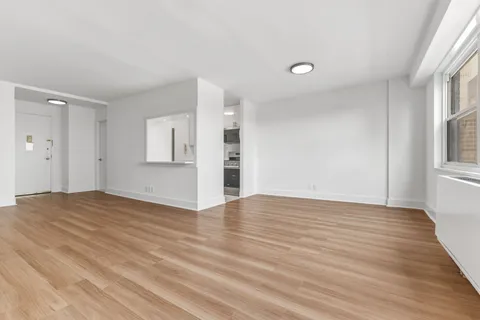 $1,035,000 | 400 East 54th Street, Unit 24E | Sutton Place