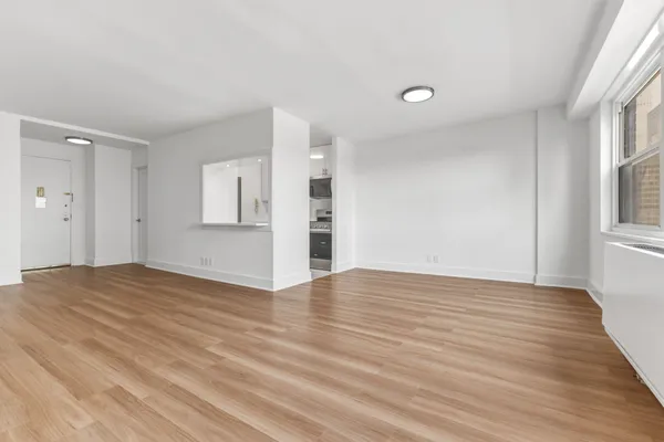 $1,075,000 | 400 East 54th Street, Unit 24E | Sutton Place