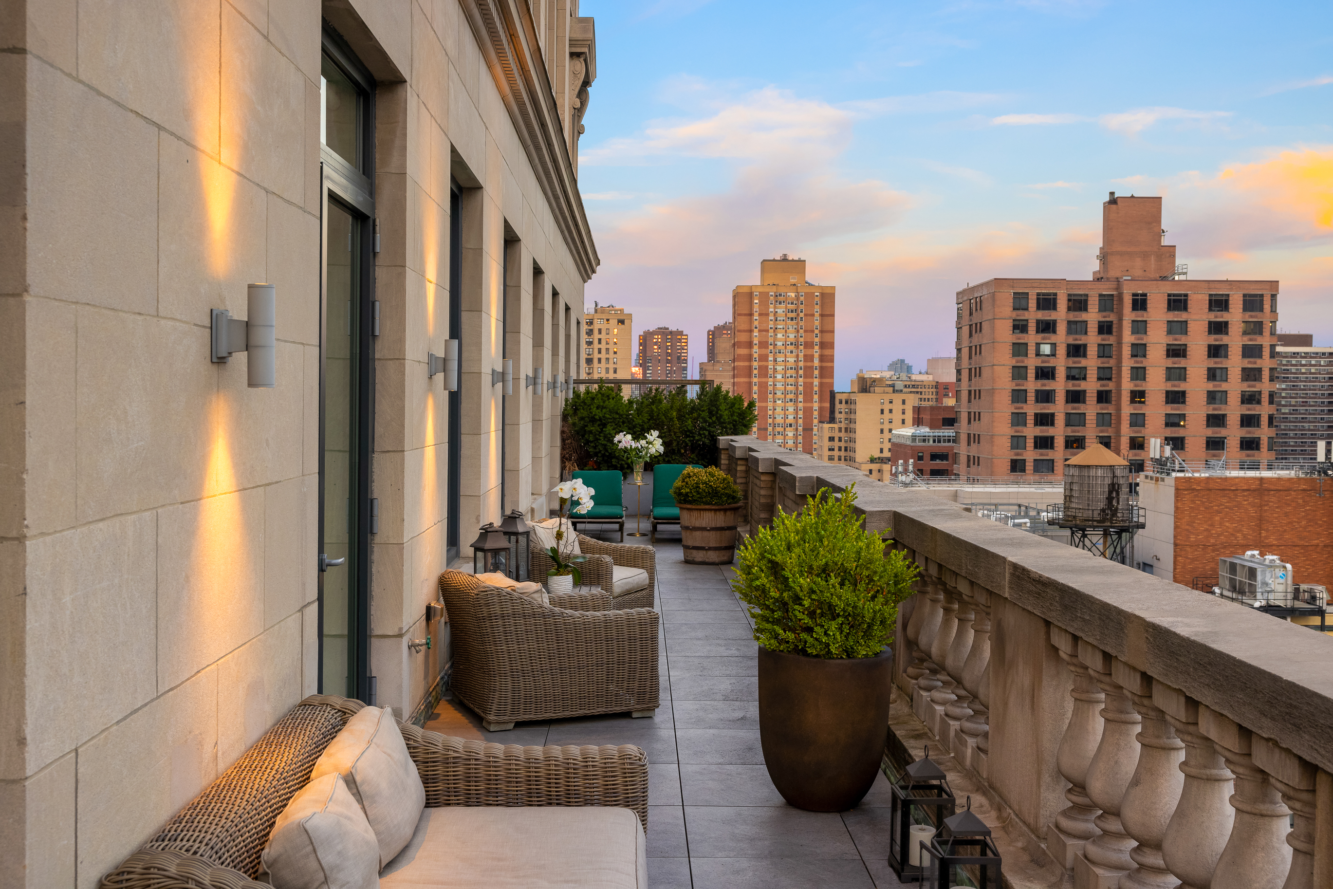 88 Lexington Avenue, Unit 1606 Manhattan, NY 10010 - Photo 4 of 20 a view of a balcony with potted plants