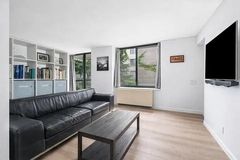 $5,450 | 311 Greenwich Street, Unit 3J | TriBeCa