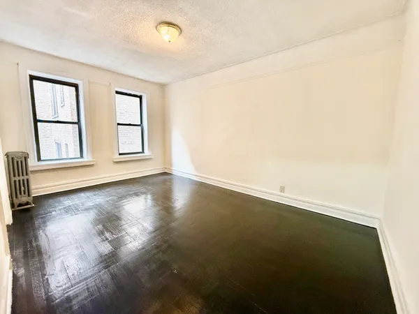 $2,400 | 30 Seaman Avenue, Unit 2K | Inwood