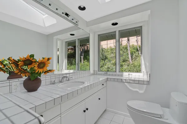 $2,399,000 | 913 Chattanooga Avenue, Pacific Palisades, CA 90272