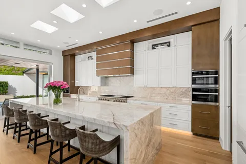 $11,495,000 | 621 Malabar Drive, Corona del Mar, CA 92625