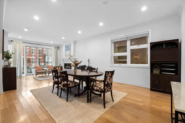 $1,040,000 | 1513 West Walton Street, Unit 1, Chicago, IL 60642