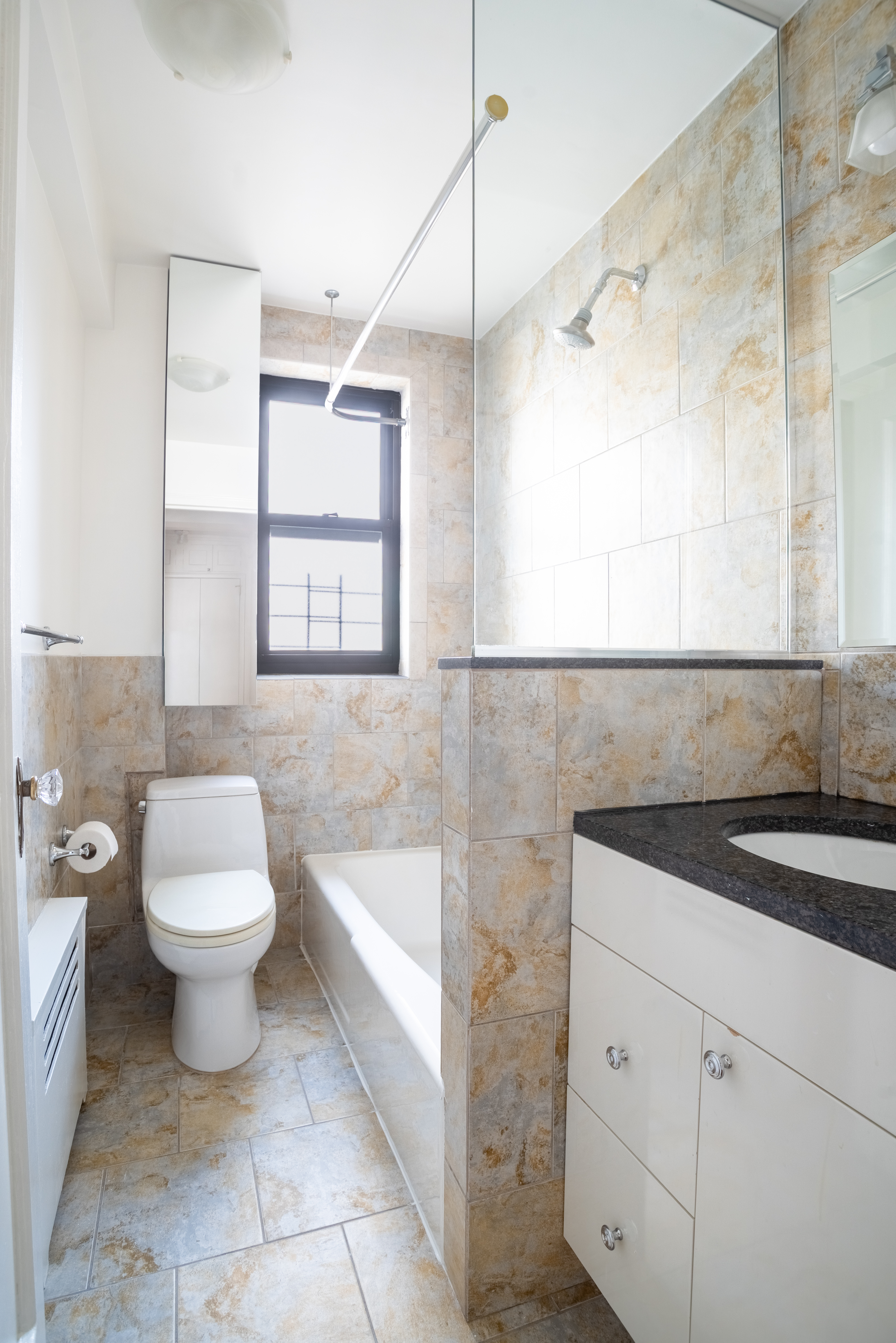 205 East 69th Street, Unit 8F Manhattan, NY 10021 - Photo 8 of 16 Gallery Image 8