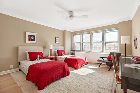 $1,995,000 | 155 East 38th Street, Unit 12J | Murray Hill