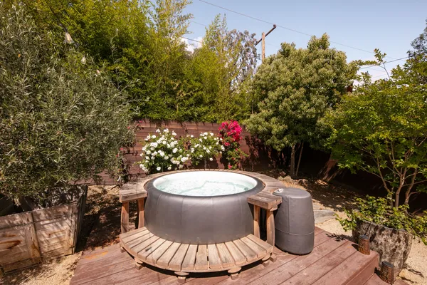 $2,550,000 | 28960 Crags Drive, Agoura Hills, CA 91301