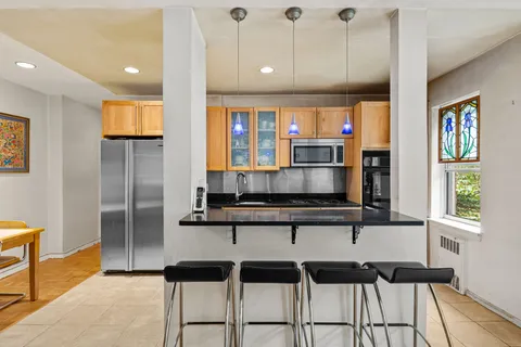 $585,000 | 3850 Hudson Manor Terrace, Unit 1EE/2EE | Riverdale