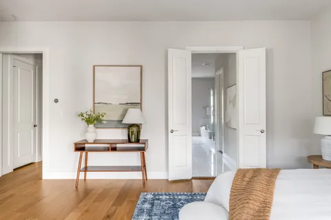 $649,000 | 381 East Greenbriar Lane, Unit 401, Dallas, TX 75208