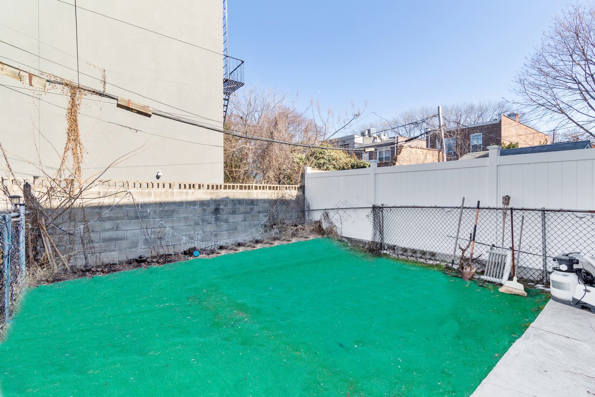 555 Evergreen Avenue Brooklyn, NY 11221 - Photo 8 of 9