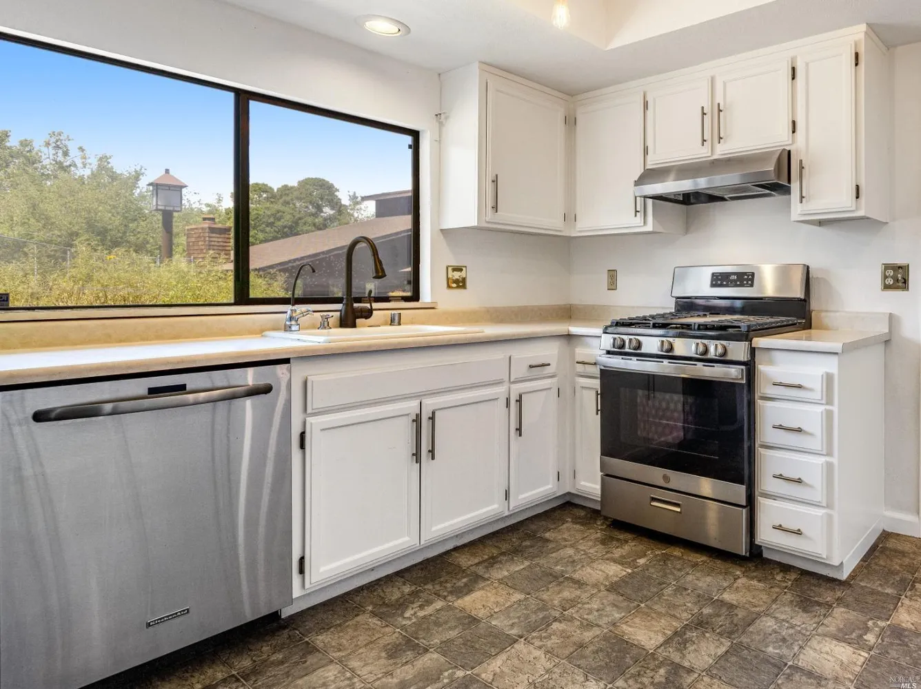 $679,000 | 65 Freedom Lane North, Petaluma, CA 94952