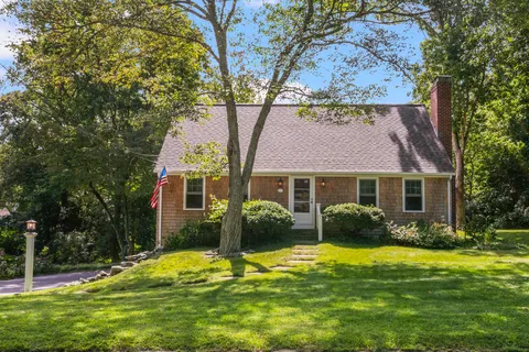 $995,000 | 102 Edgewater Road, Narragansett, RI 02882