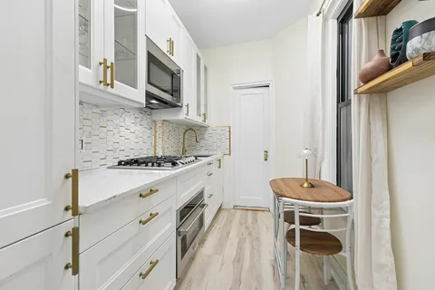 $469,500 | 228 West 17th Street, Unit 4B | Chelsea