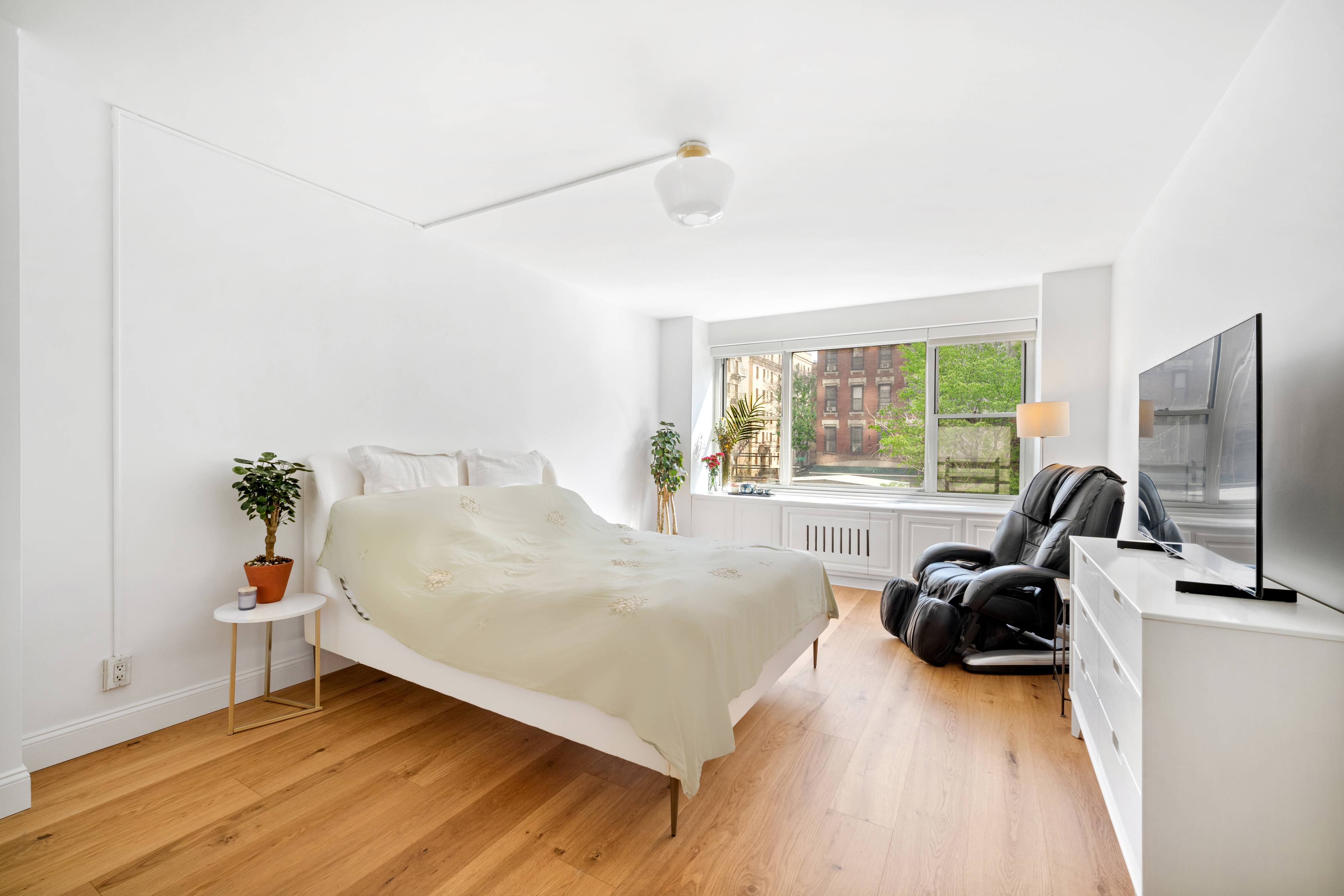 340 East 64th Street, Unit 2H Manhattan, NY 10065 - Photo 5 of 10