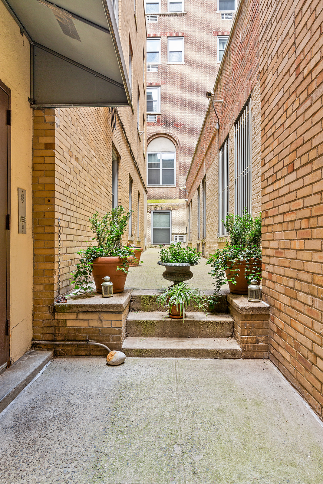 689 Fort Washington Avenue, Unit 1AA Manhattan, NY 10040 - Photo 11 of 13 a view of outdoor space yard and patio