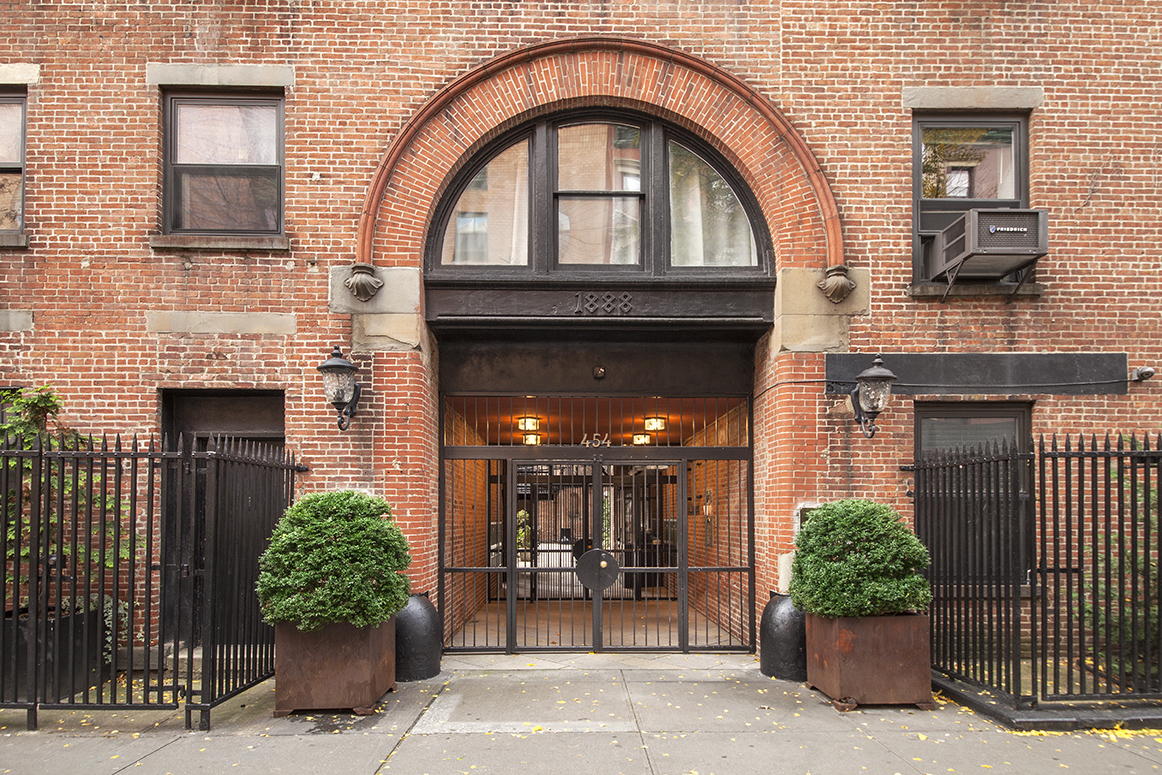 454 West 46th Street, Unit 1AN Manhattan, NY 10036 - Photo 13 of 17