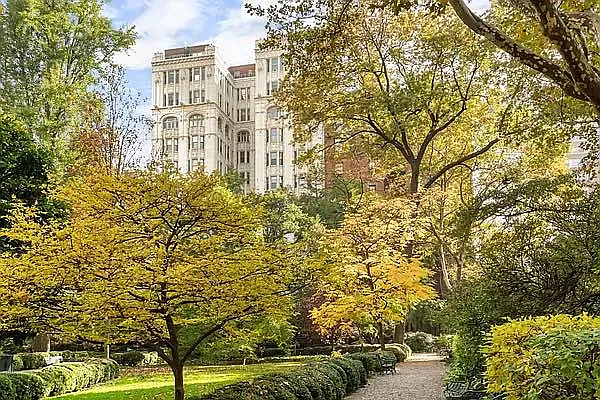 36 Gramercy Park East, Unit 2N Manhattan, NY 10003 - Photo 20 of 21