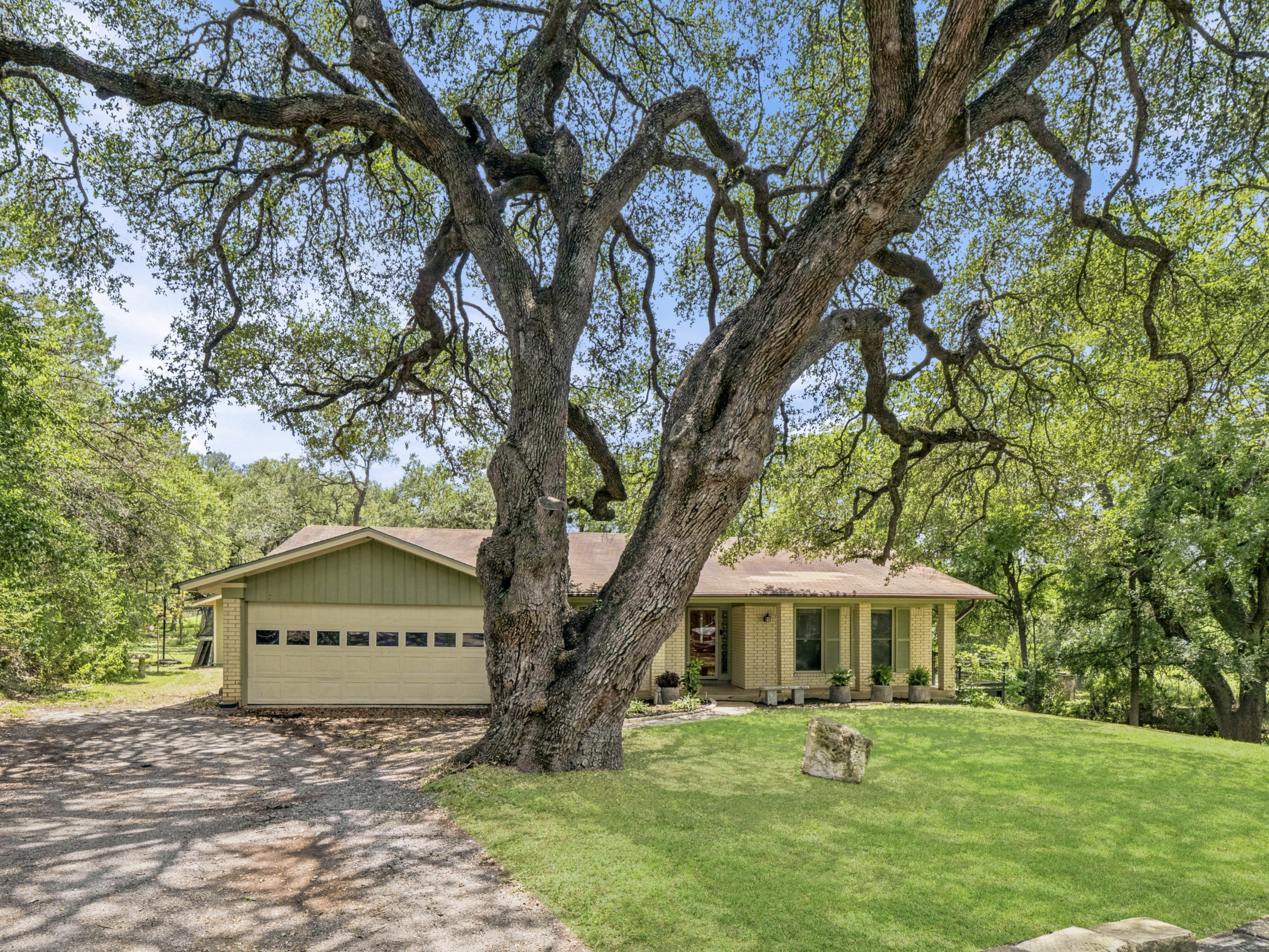301 Twin Creek Road Manchaca, TX 78652 - Photo 1 of 48