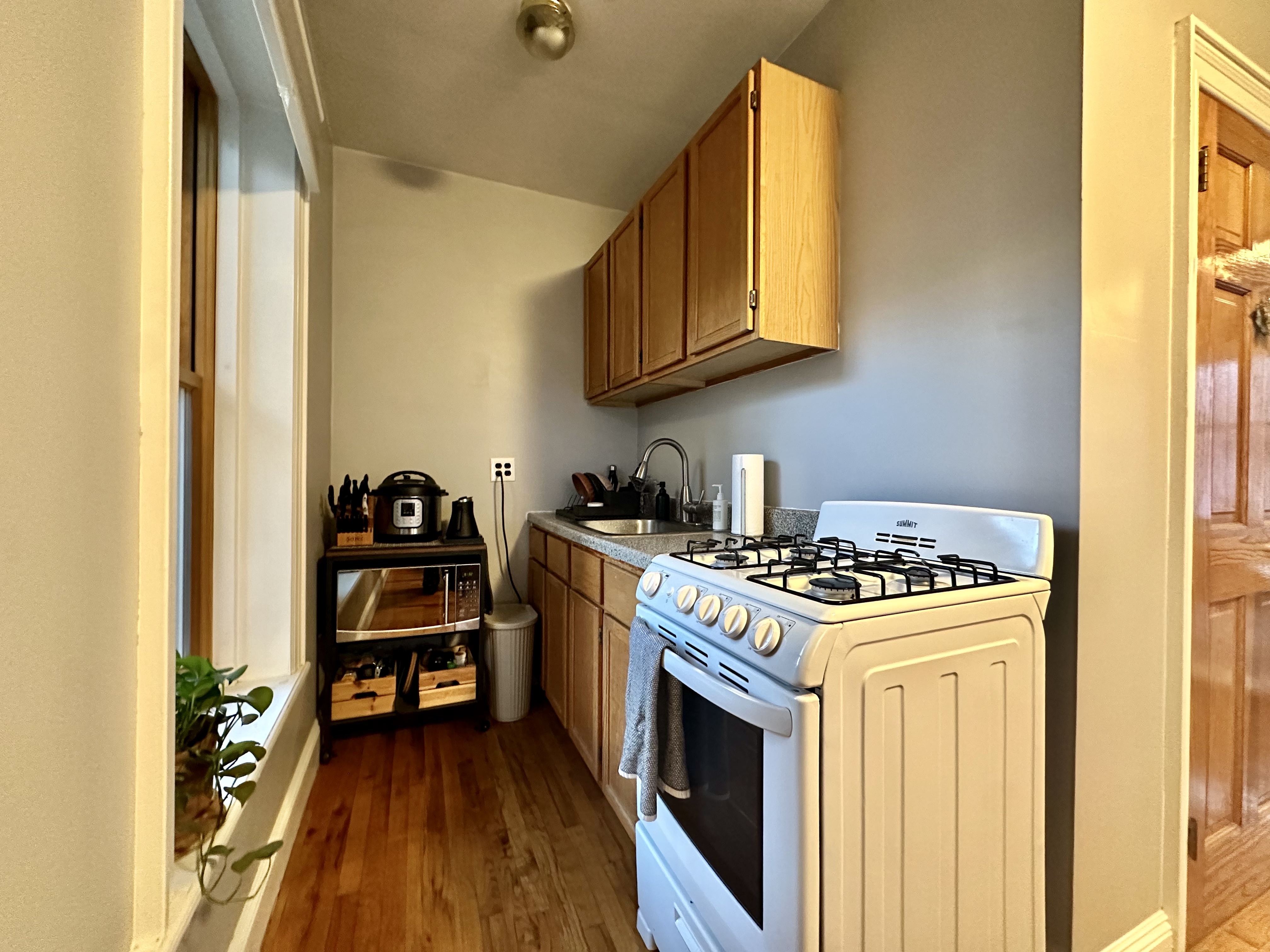 85 Bergen Street, Unit B1 Brooklyn, NY 11201 - Photo 6 of 9 a kitchen with a stove and a wooden floor