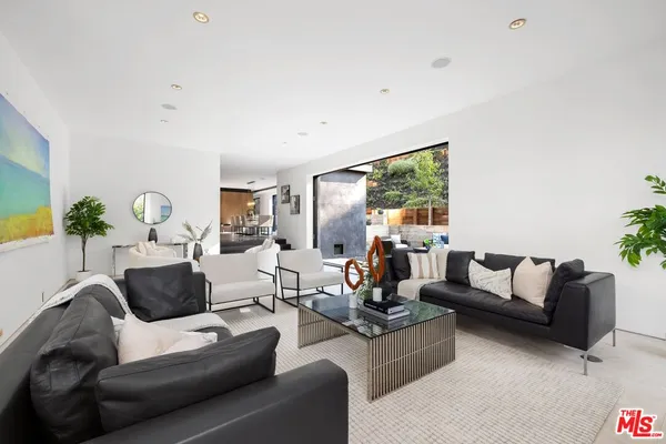 $4,695,000 | 10558 Fontenelle Way, Los Angeles, CA 90077