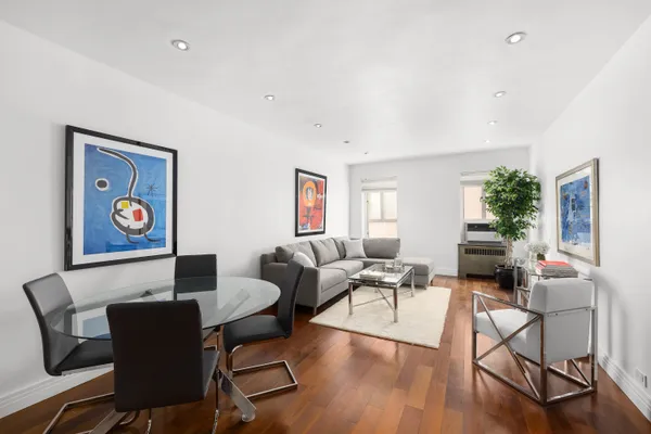 $895,000 | 165 West 20th Street, Unit 3L | Chelsea