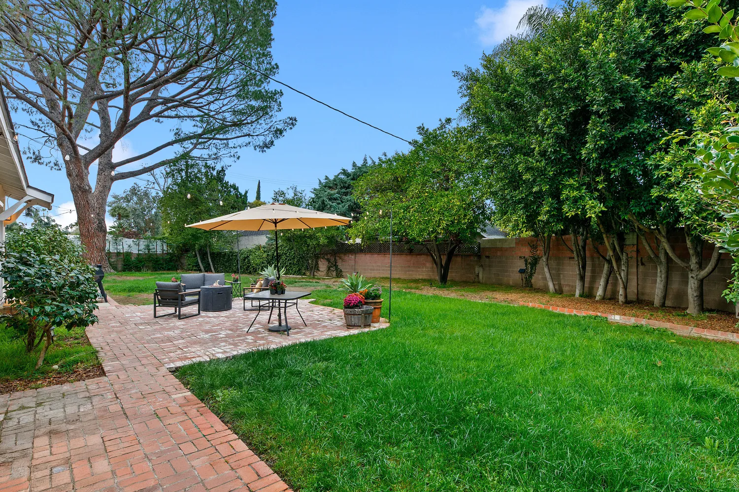 $1,100,000 | 17055 Gresham Street, Northridge, CA 91325