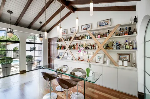 $8,200,000 | 6864 Southwest 68th Street, South Miami, FL 33143