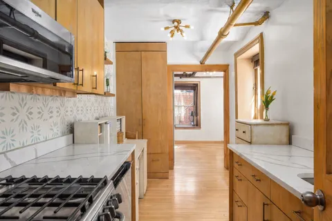 $600,000 | 71 Barrow Street, Unit 19 | West Village