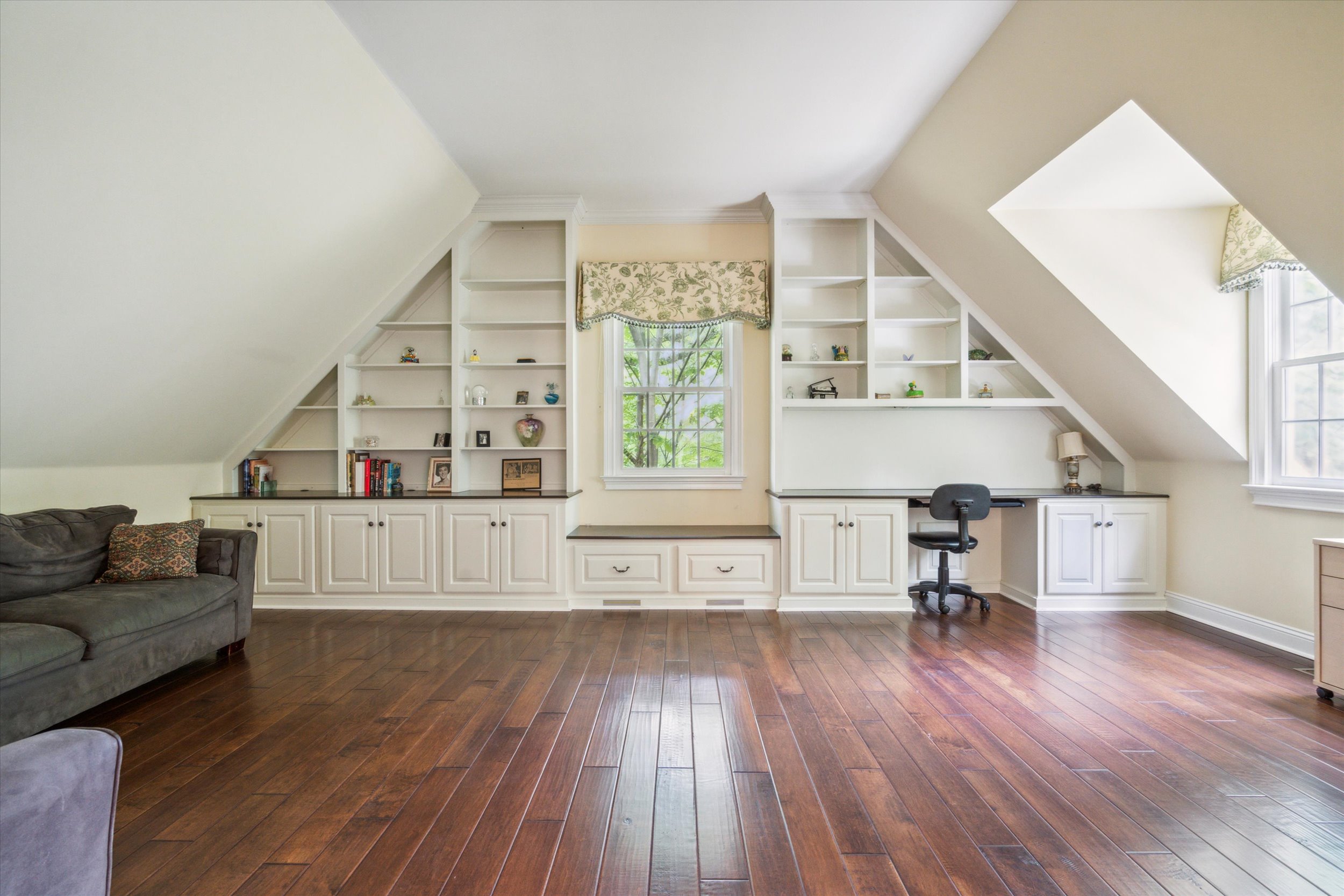 145 Biddulph Road Wayne, PA 19087 - Photo 20 of 39 a living room with furniture and a wooden floor