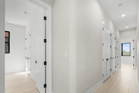 $8,000 | 1327 West Taylor Street, Unit 4, Chicago, IL 60607